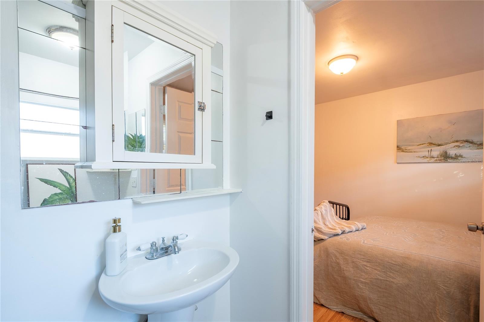 Image 21 of 60 For 720 - 724 7th Street N