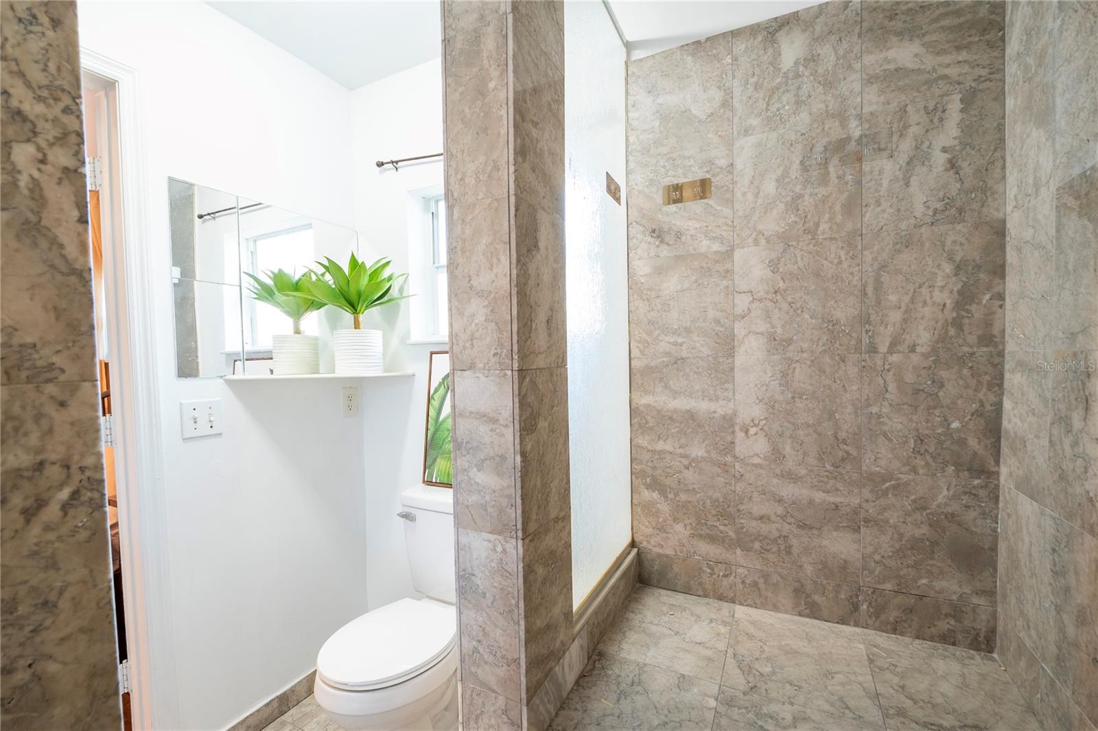 Image 26 of 60 For 720 - 724 7th Street N