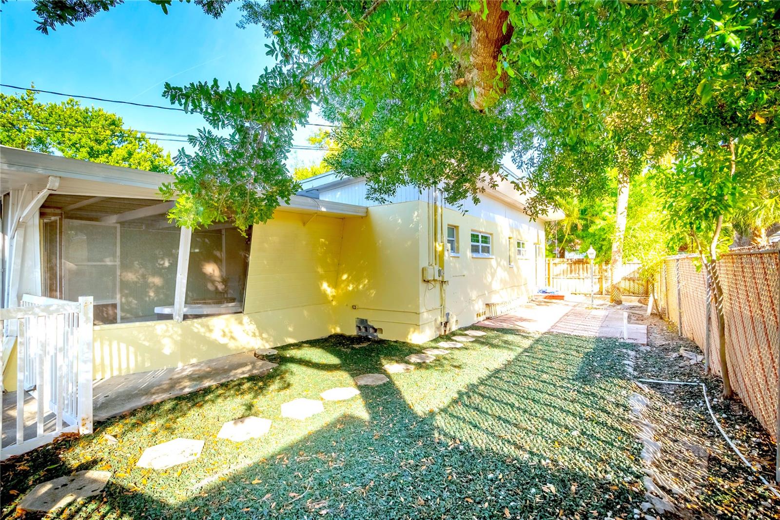 Image 37 of 60 For 720 - 724 7th Street N