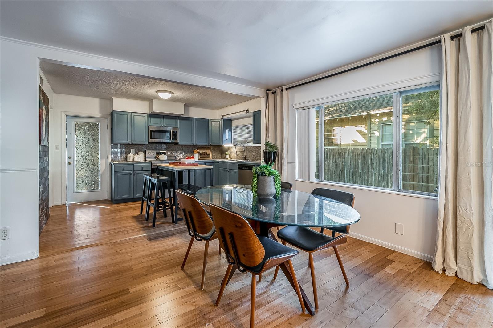 Image 8 of 60 For 720 - 724 7th Street N