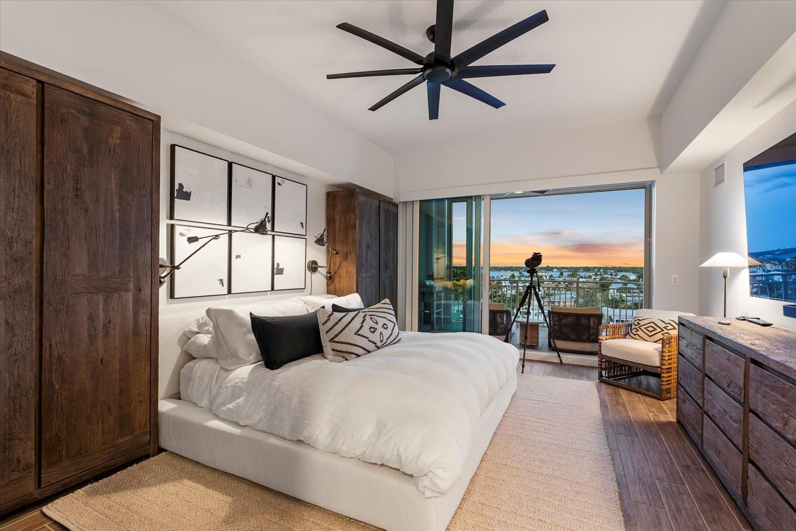 Image 20 of 96 For 125 Island Way 602