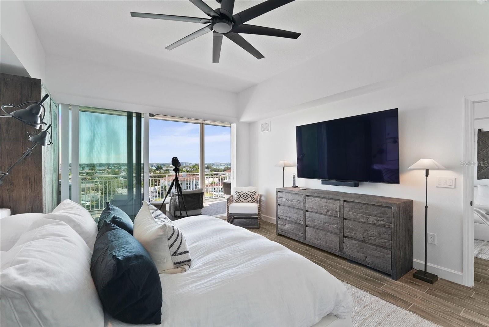 Image 22 of 96 For 125 Island Way 602