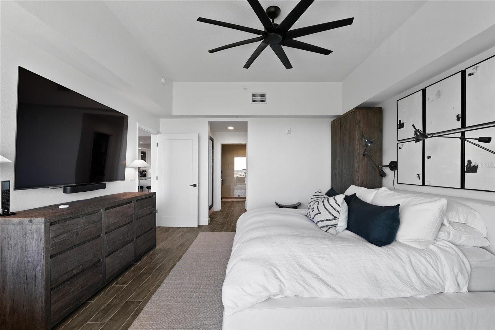 Image 24 of 96 For 125 Island Way 602