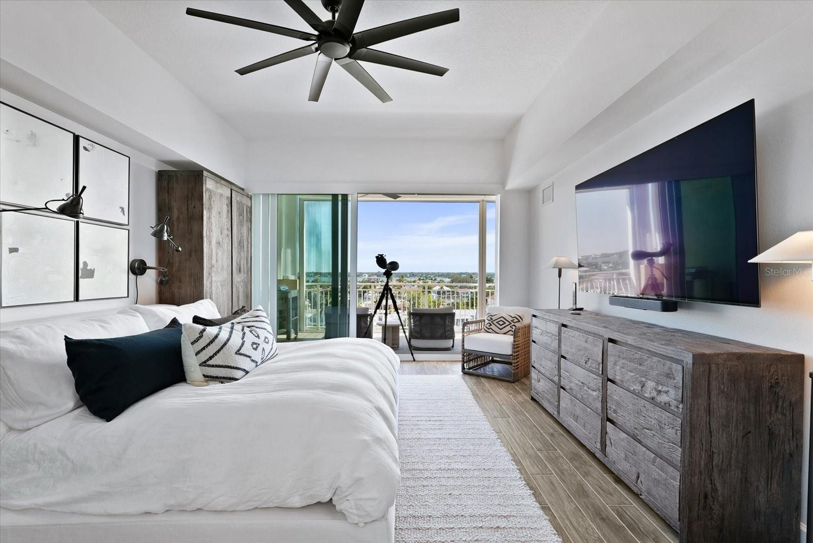 Image 25 of 96 For 125 Island Way 602