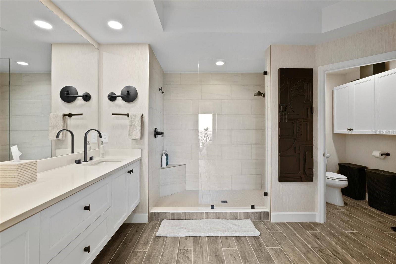 Image 28 of 96 For 125 Island Way 602