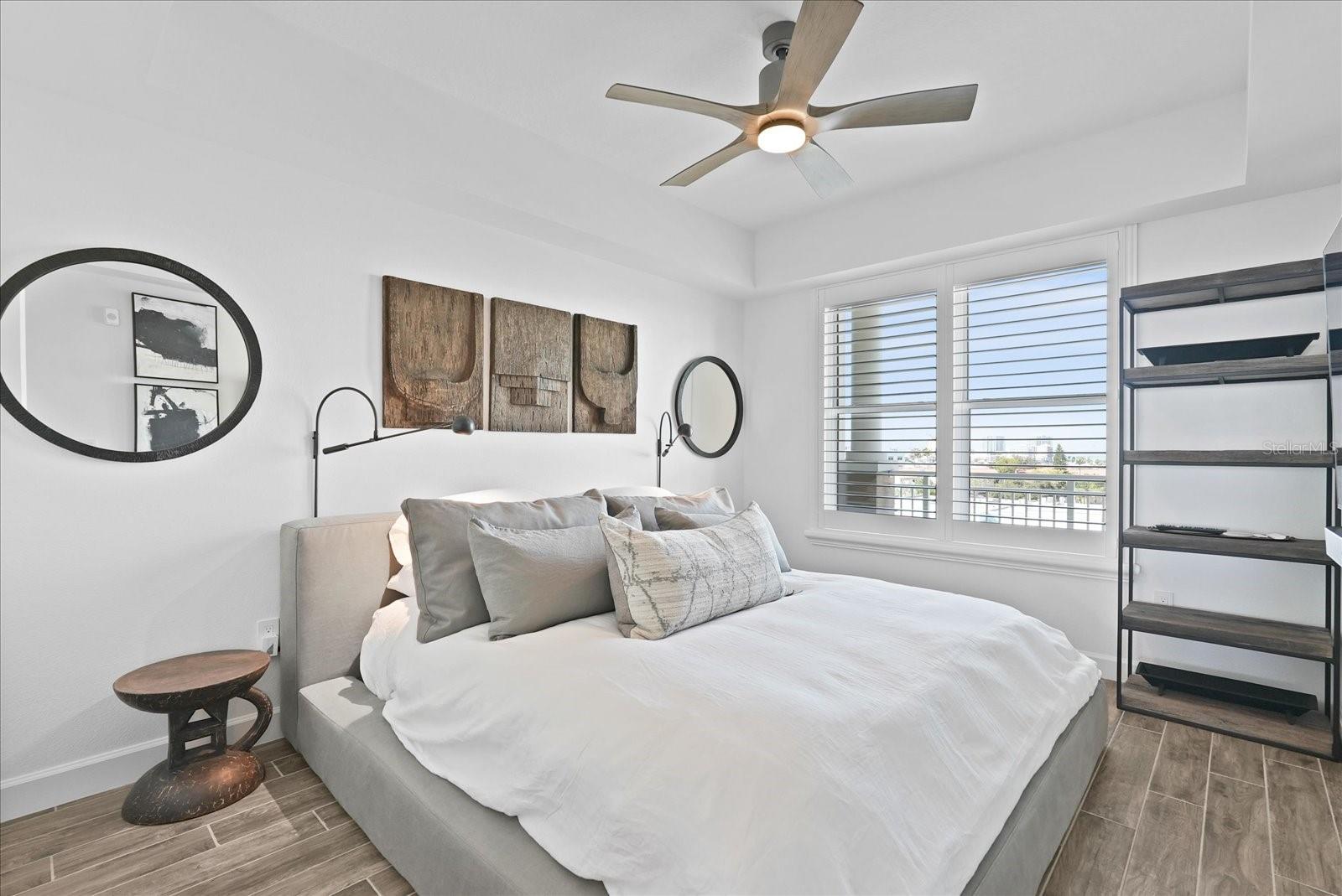 Image 37 of 96 For 125 Island Way 602