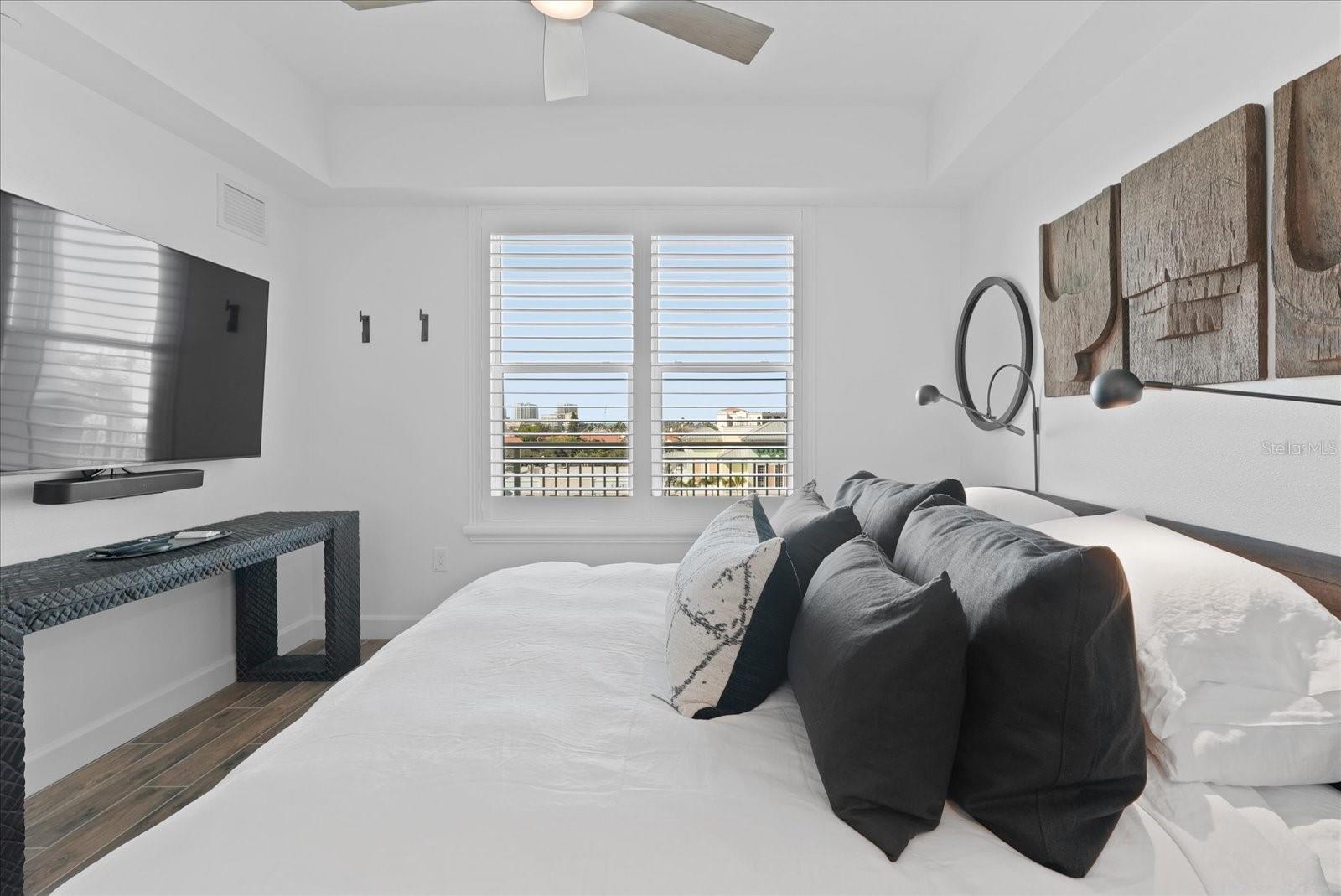 Image 41 of 96 For 125 Island Way 602