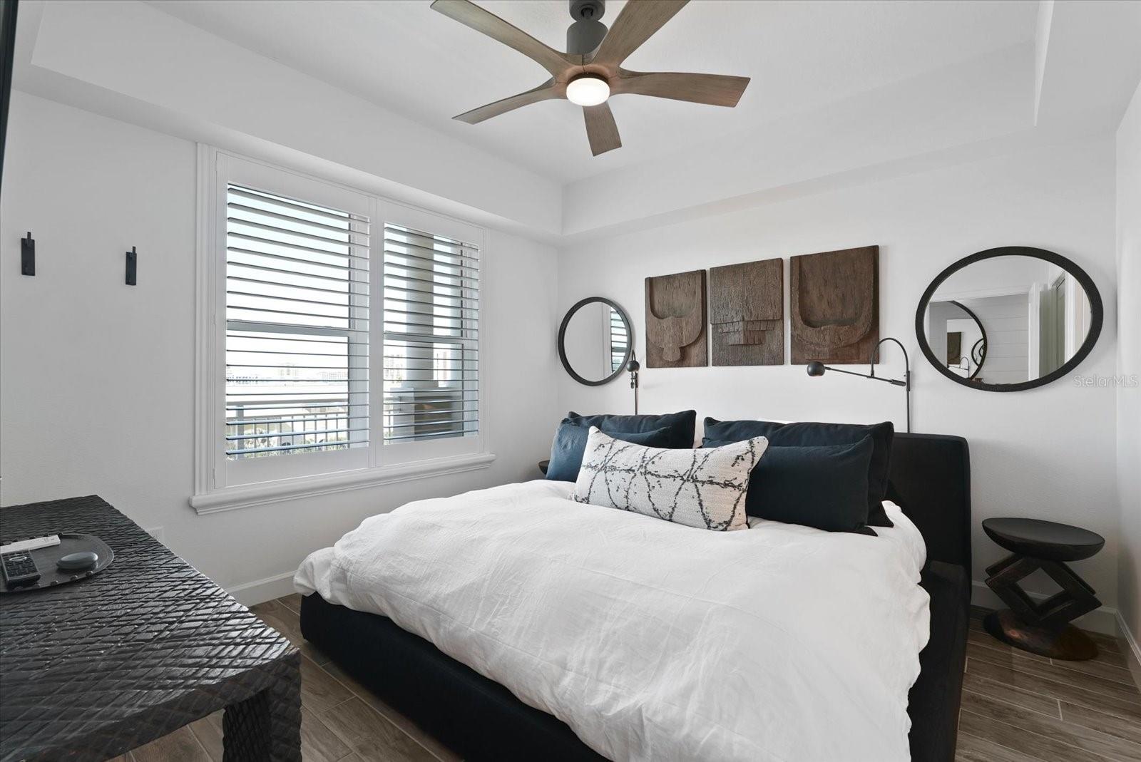 Image 42 of 96 For 125 Island Way 602