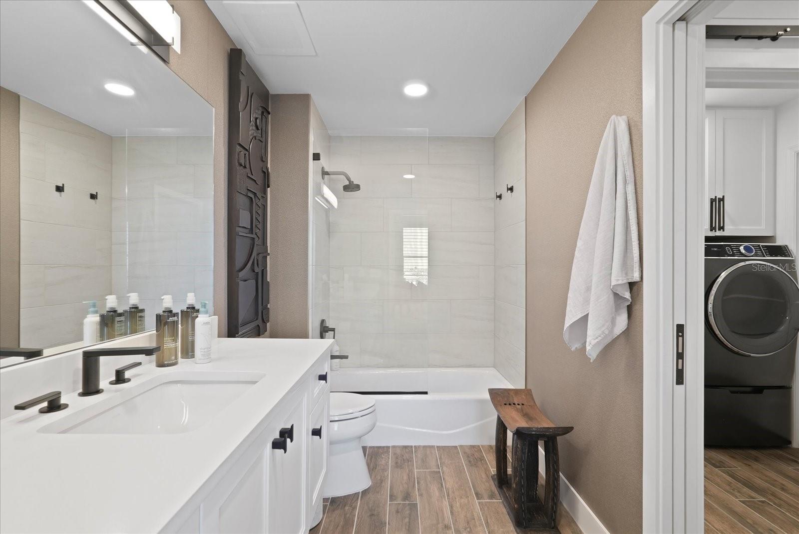 Image 44 of 96 For 125 Island Way 602