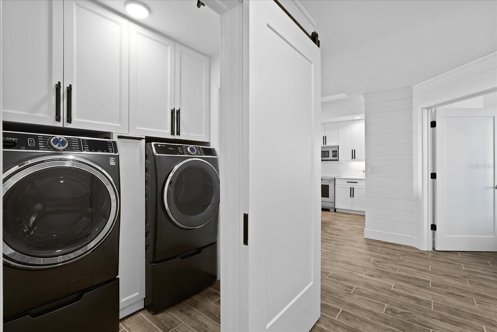 Image 45 of 96 For 125 Island Way 602