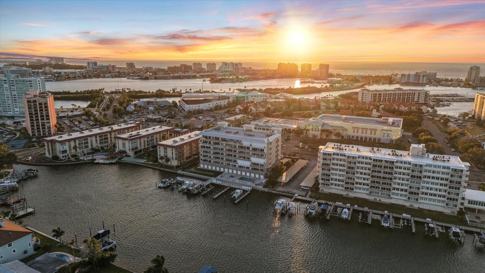 Image 53 of 96 For 125 Island Way 602