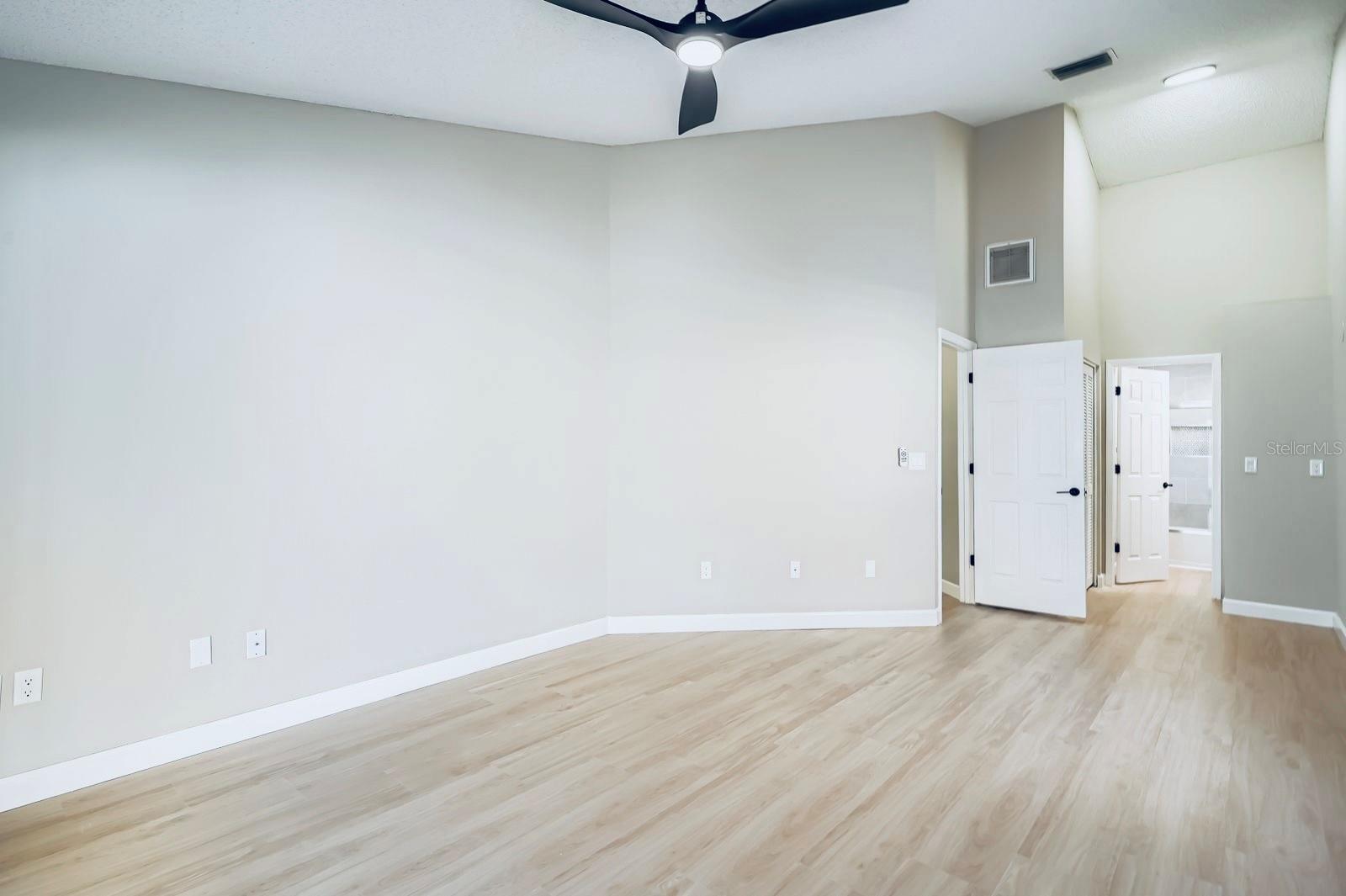 Listing photo id 8 for 1220 Barmere Lane