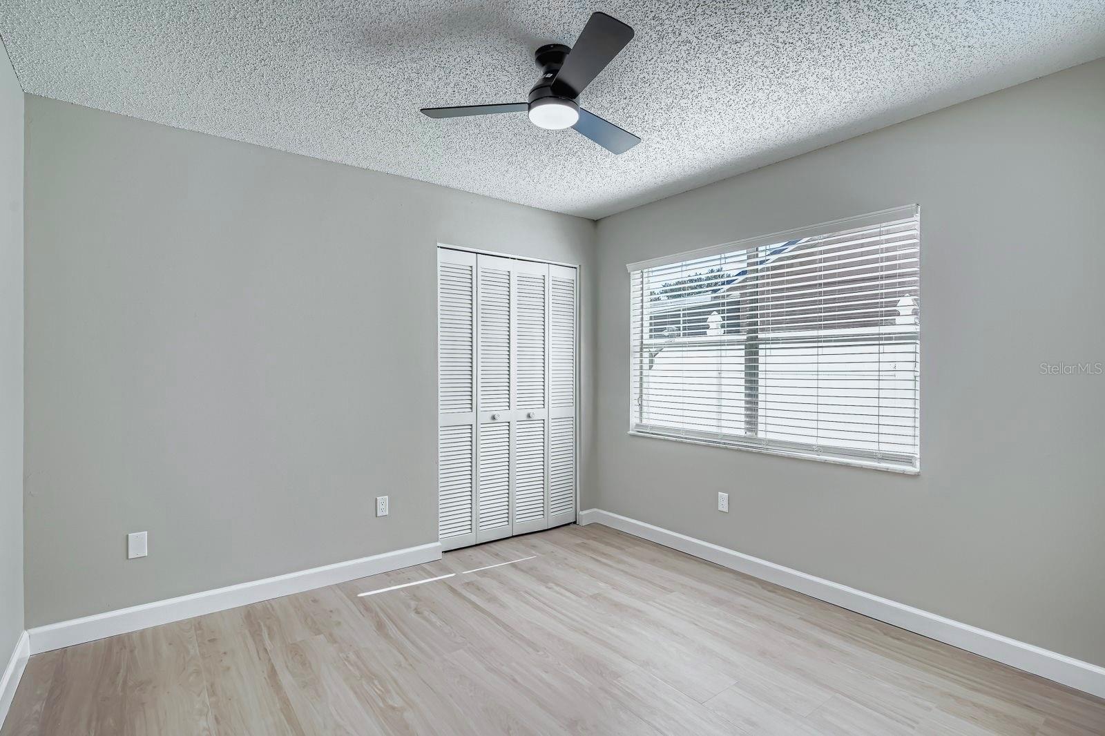 Listing photo id 12 for 1220 Barmere Lane