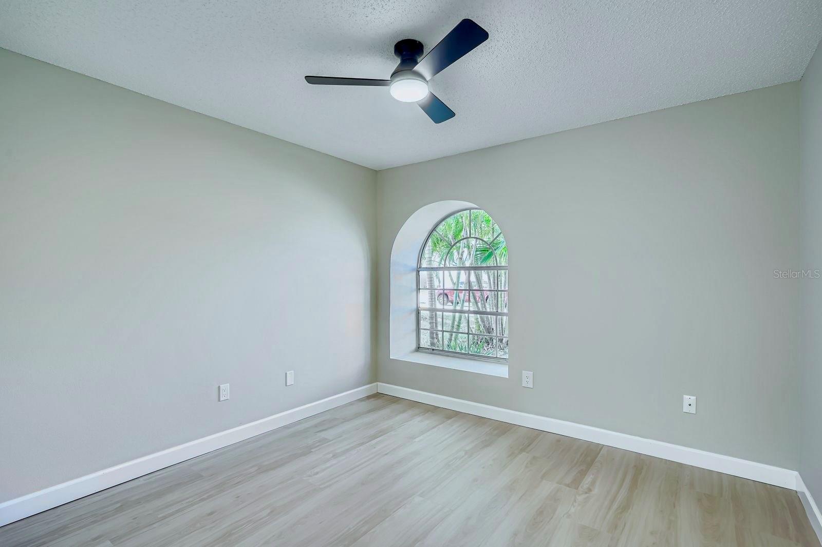 Listing photo id 13 for 1220 Barmere Lane