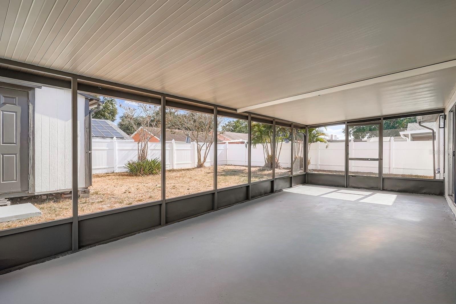 Listing photo id 15 for 1220 Barmere Lane