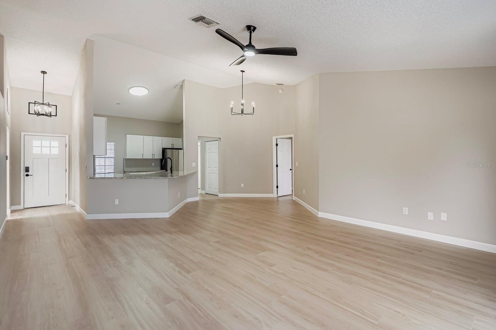 Listing photo id 2 for 1220 Barmere Lane