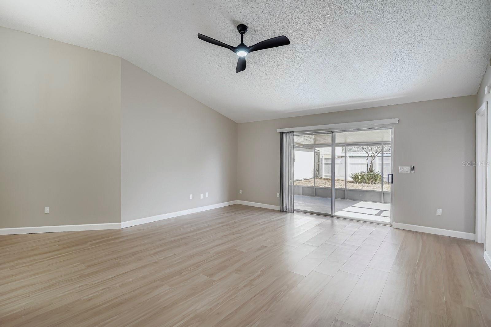 Listing photo id 3 for 1220 Barmere Lane