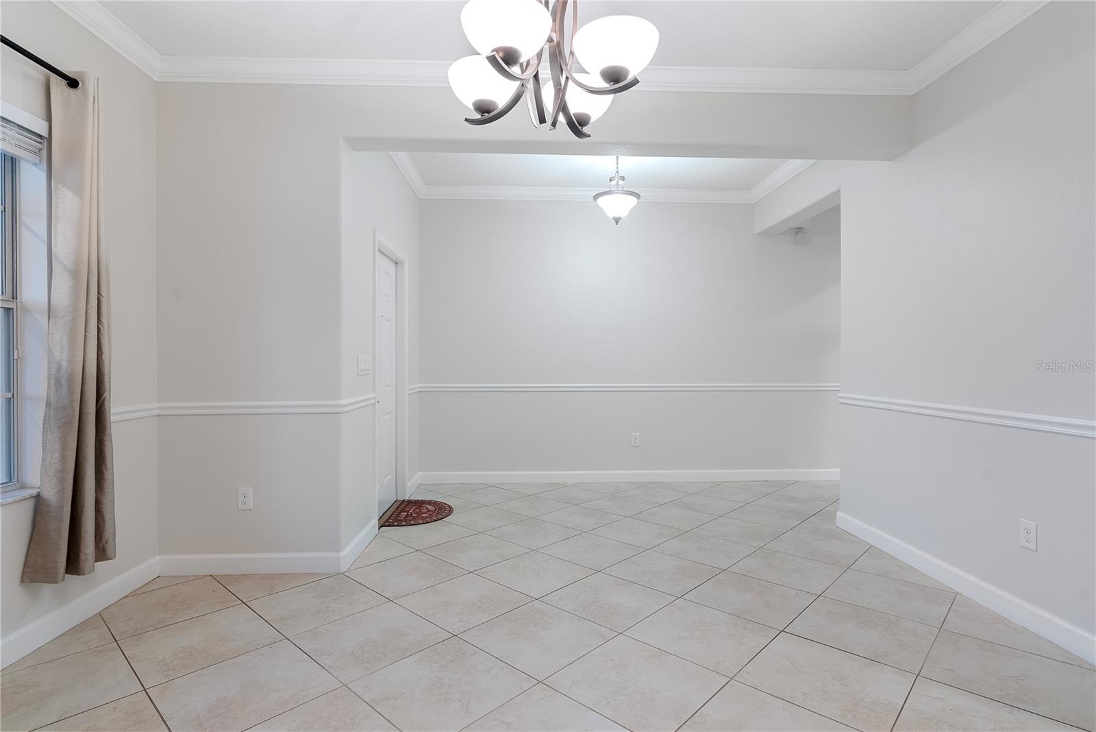 Image 5 of 36 For 19342 Paddock View Drive