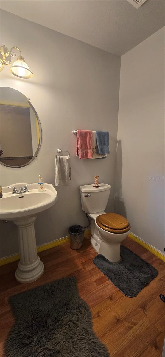 Listing photo id 8 for 3918 Alafia Boulevard