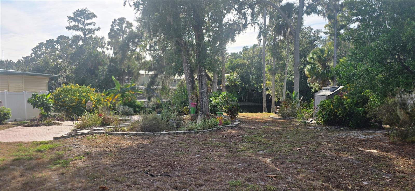 Listing photo id 10 for 3918 Alafia Boulevard