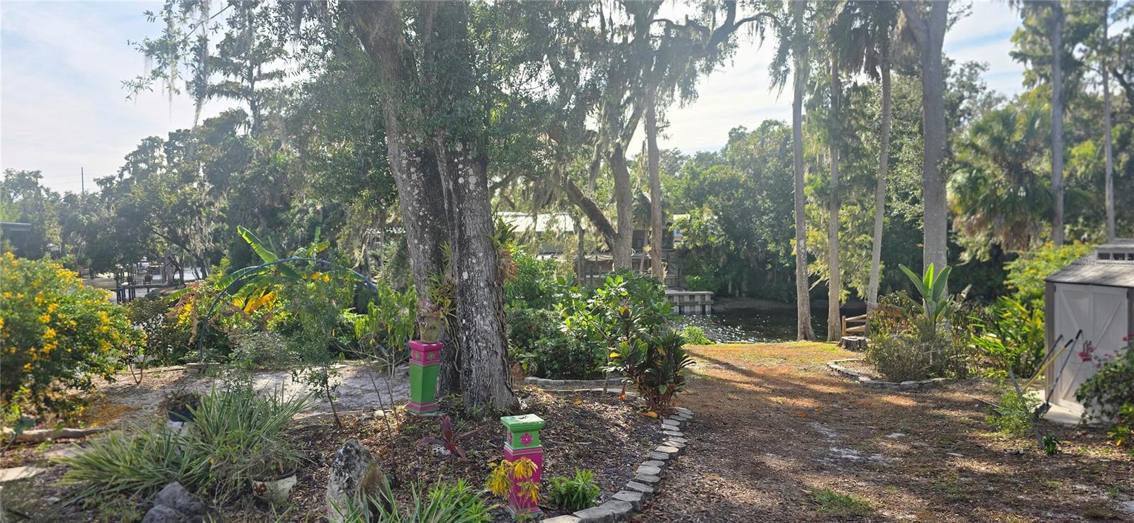 Listing photo id 11 for 3918 Alafia Boulevard