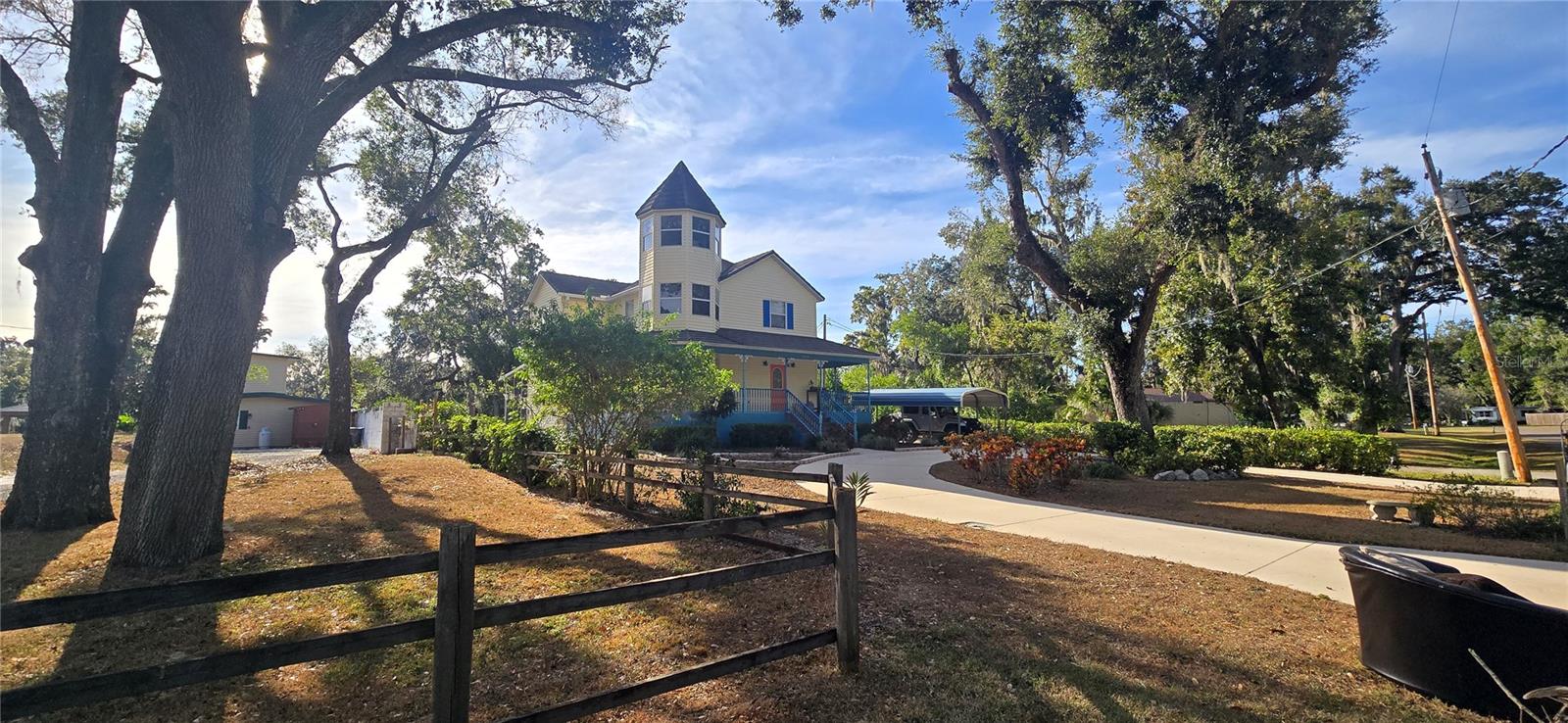 Listing photo id 12 for 3918 Alafia Boulevard