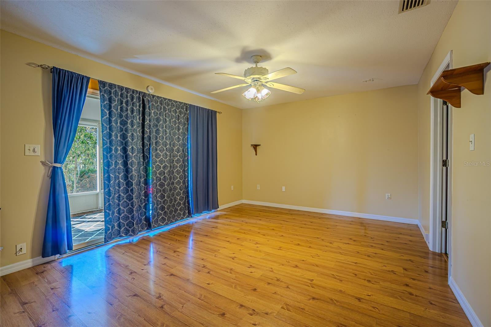 Image 25 of 46 For 3918 Alafia Boulevard