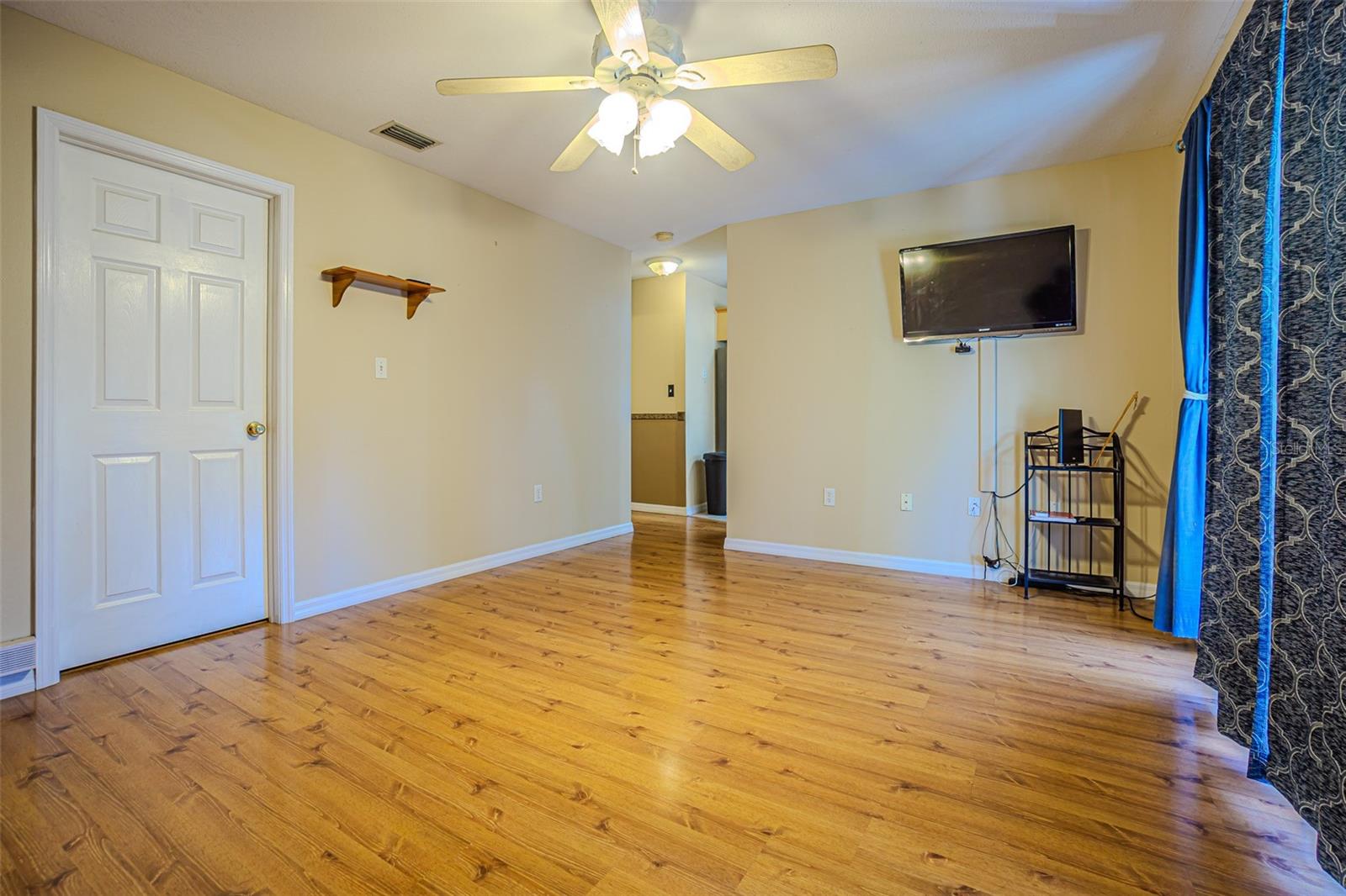 Image 27 of 46 For 3918 Alafia Boulevard