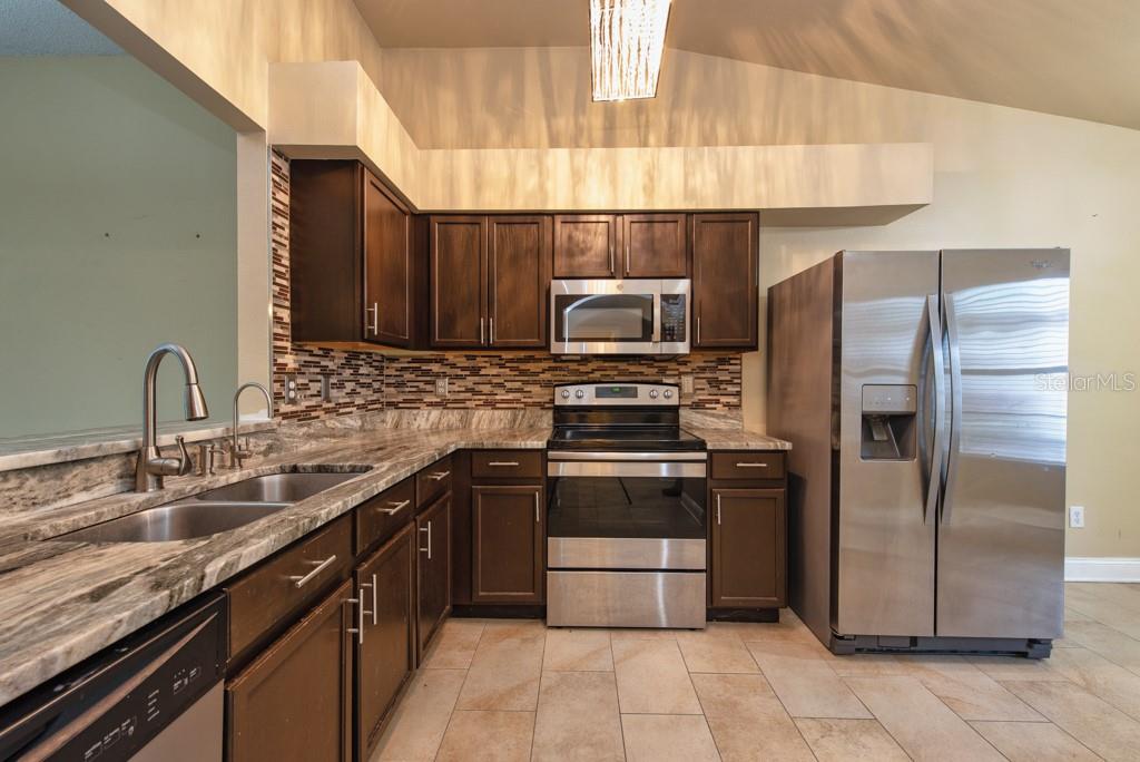 Listing photo id 8 for 13313 Ashbark Court