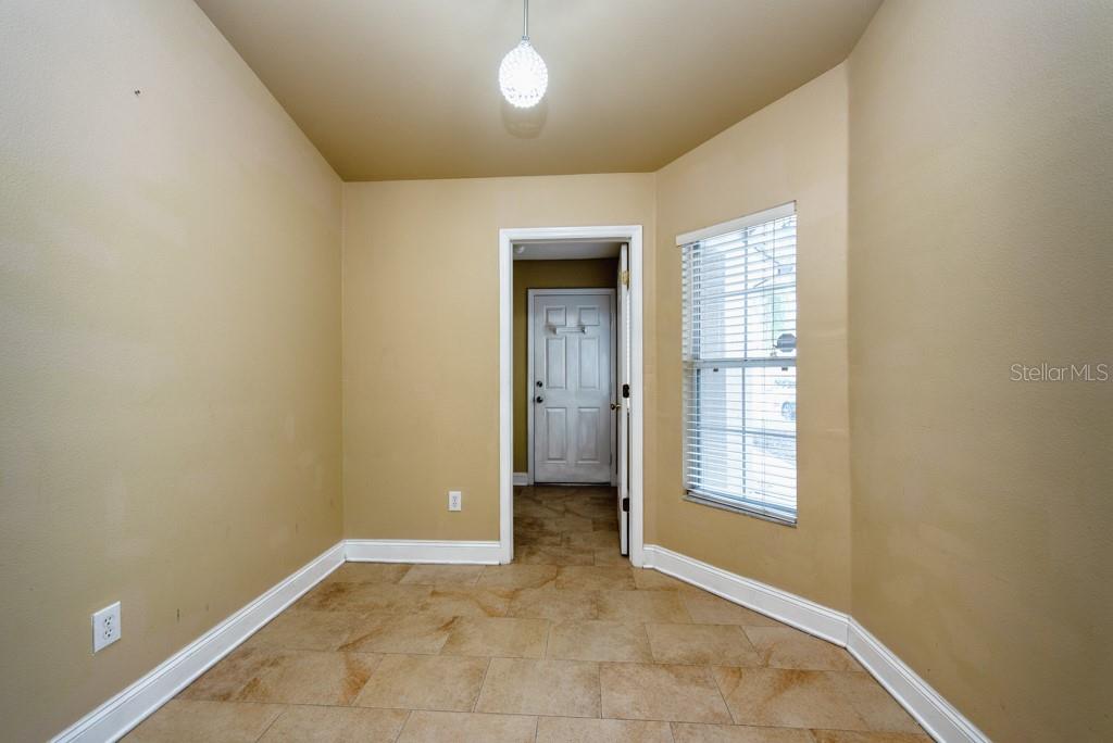 Listing photo id 12 for 13313 Ashbark Court