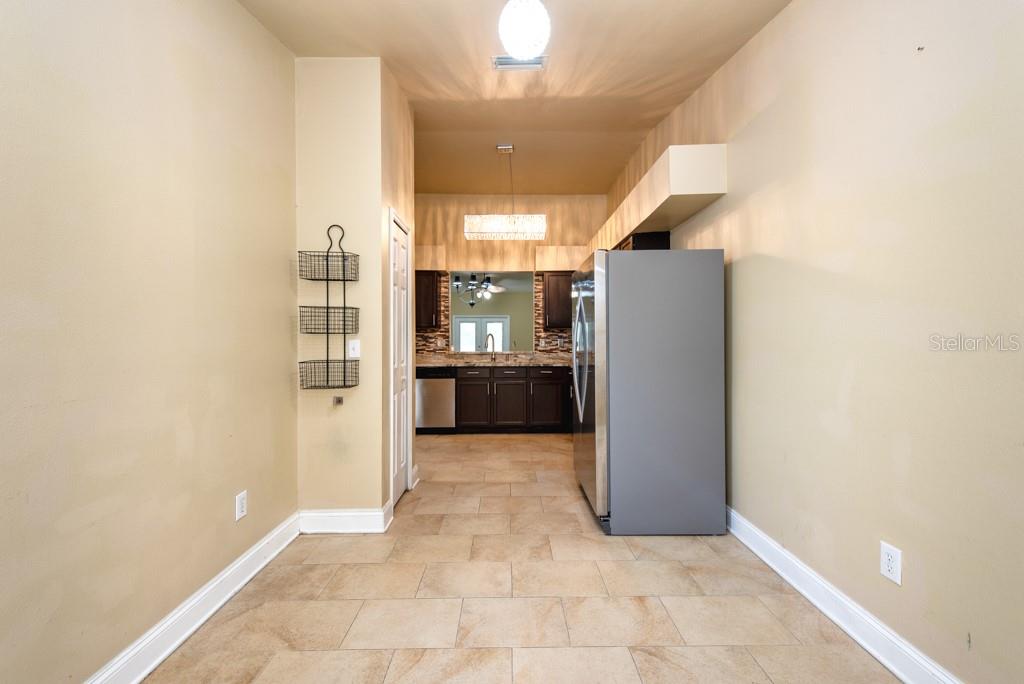 Listing photo id 13 for 13313 Ashbark Court