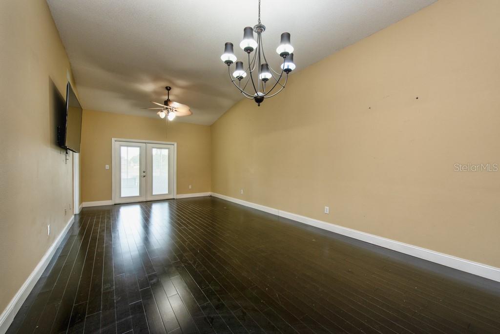 Listing photo id 3 for 13313 Ashbark Court