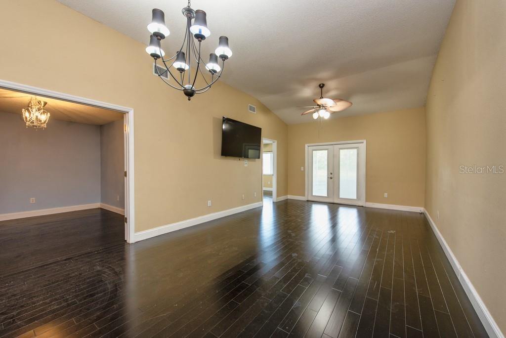 Listing photo id 4 for 13313 Ashbark Court