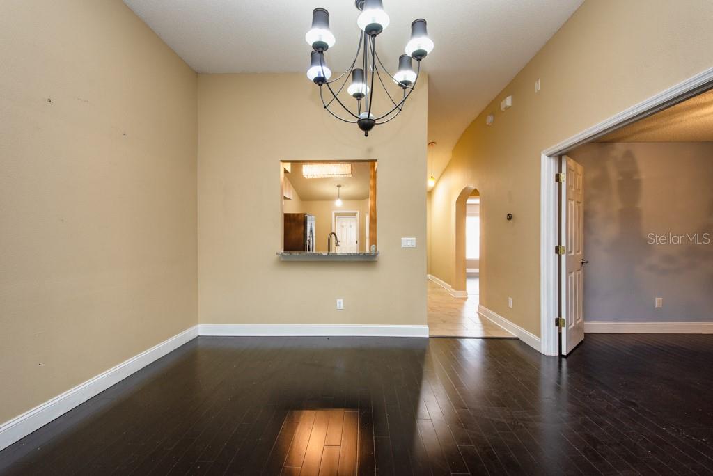 Listing photo id 7 for 13313 Ashbark Court