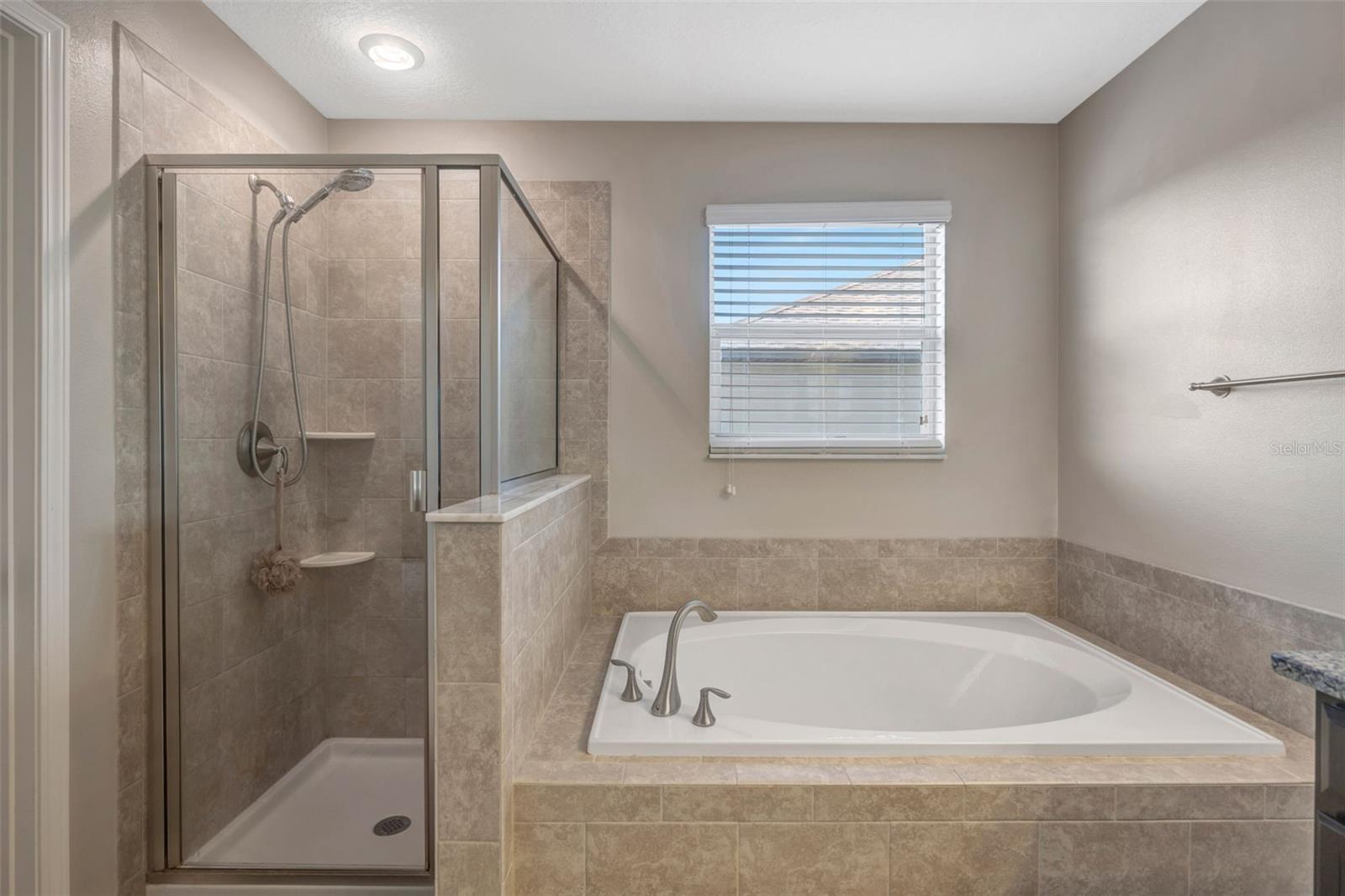 Image 32 of 57 For 1595 Ludington Avenue