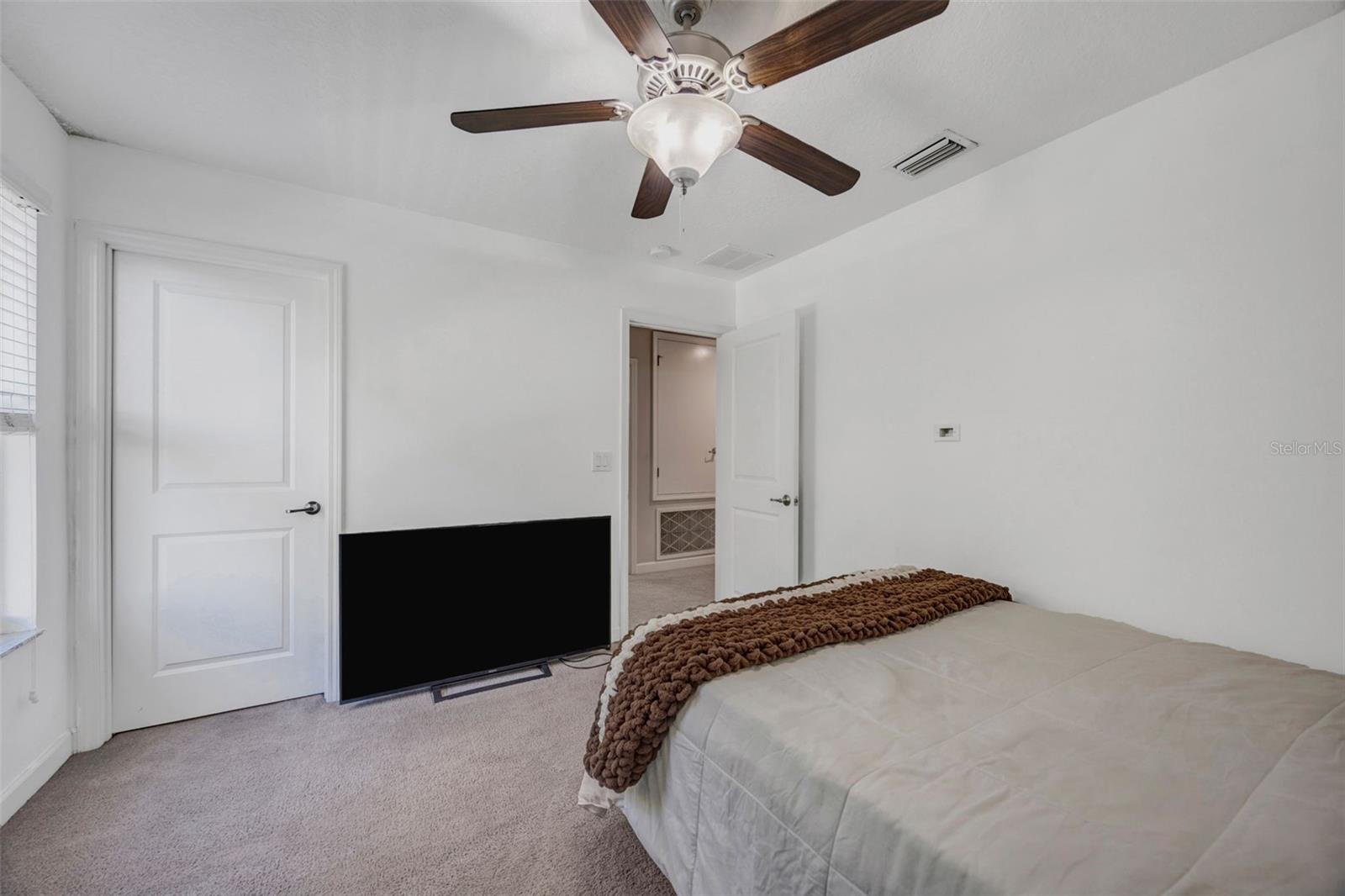 Image 39 of 57 For 1595 Ludington Avenue