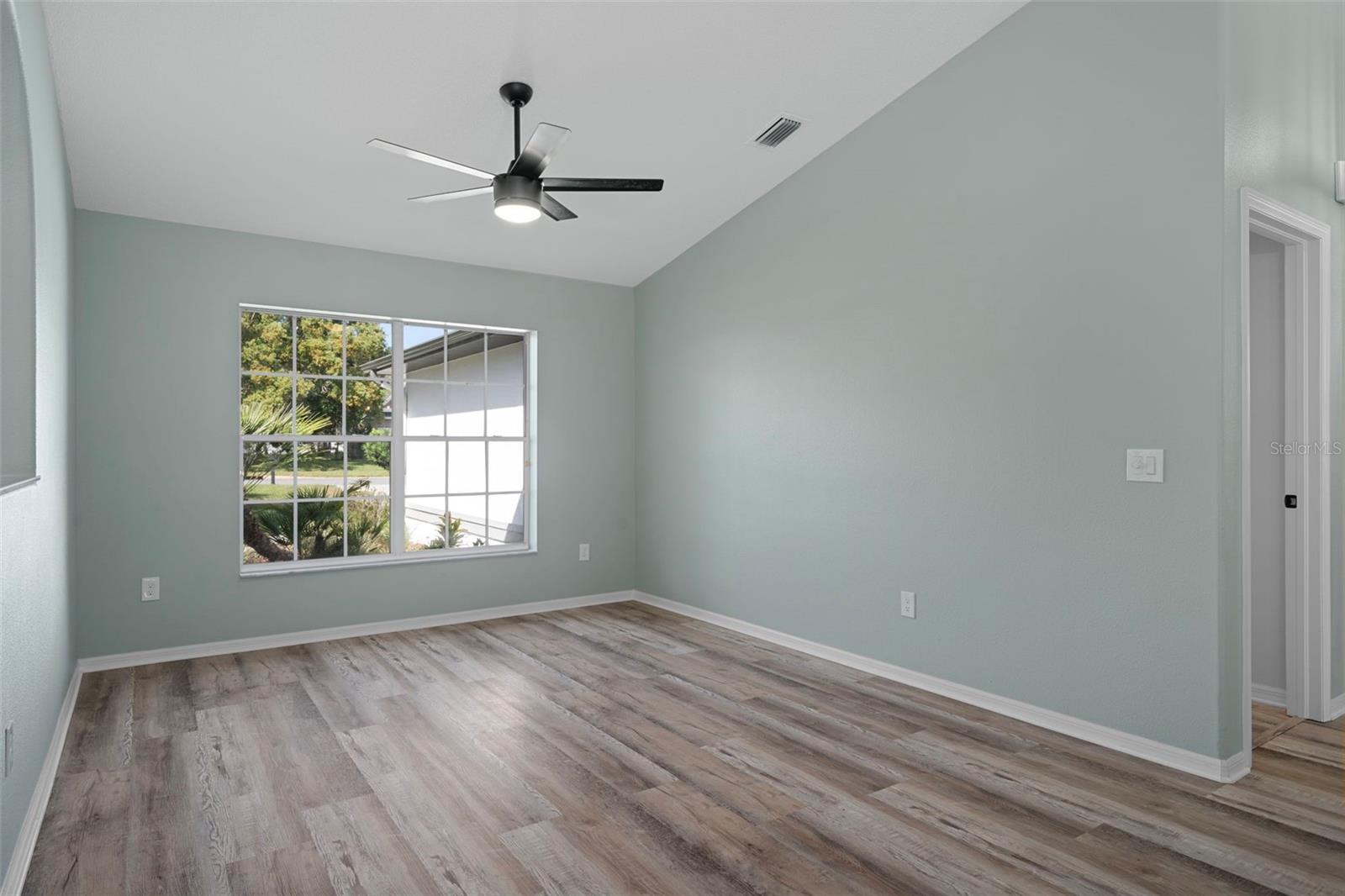 Image 15 of 65 For 18164 Winding Oaks Boulevard