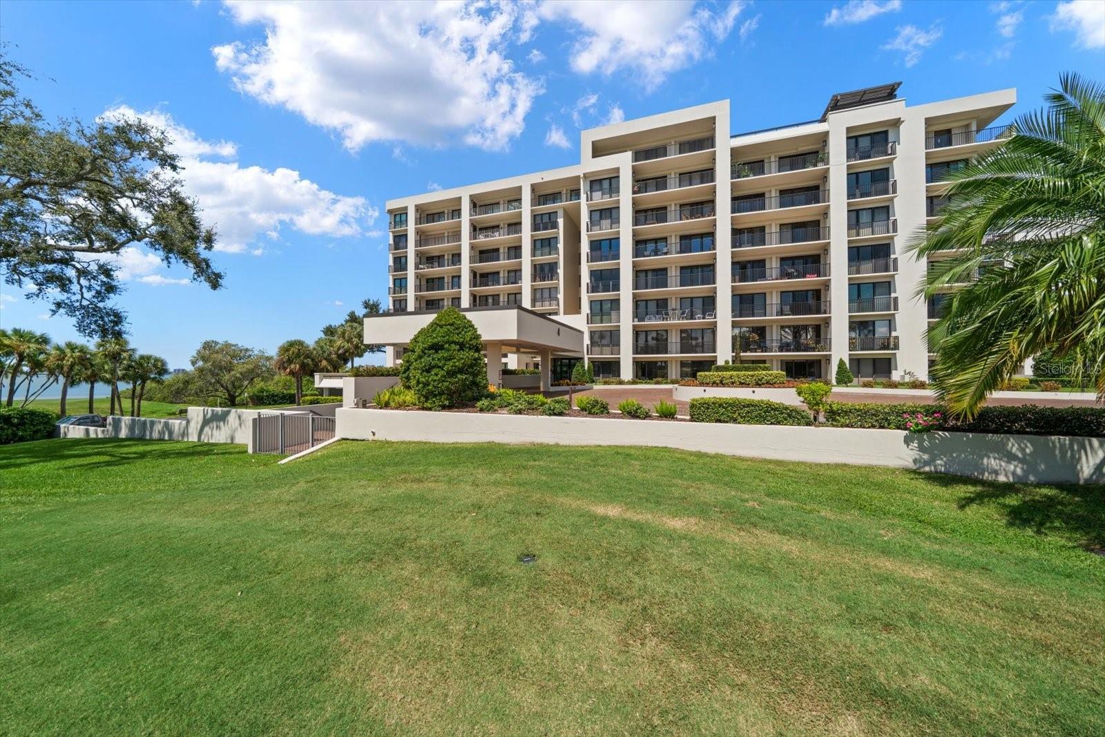 Image 57 of 67 For 4 Belleview Boulevard 106