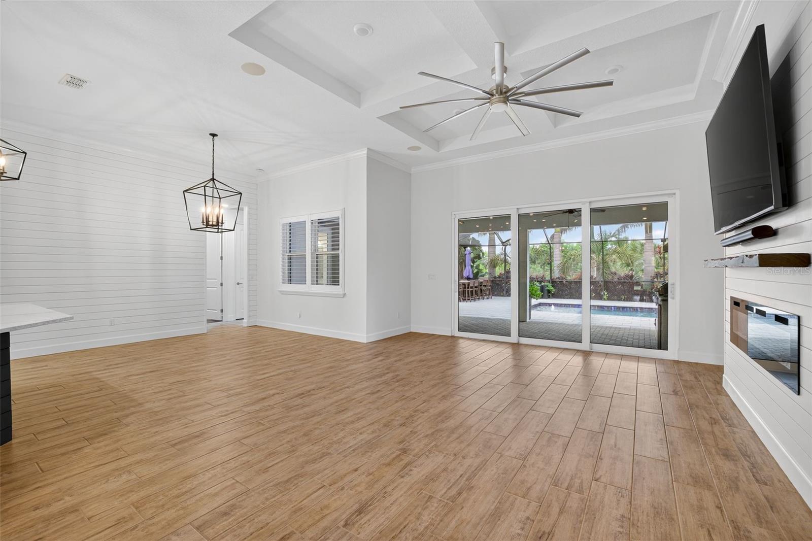 Image 15 of 62 For 830 Manns Harbor Drive