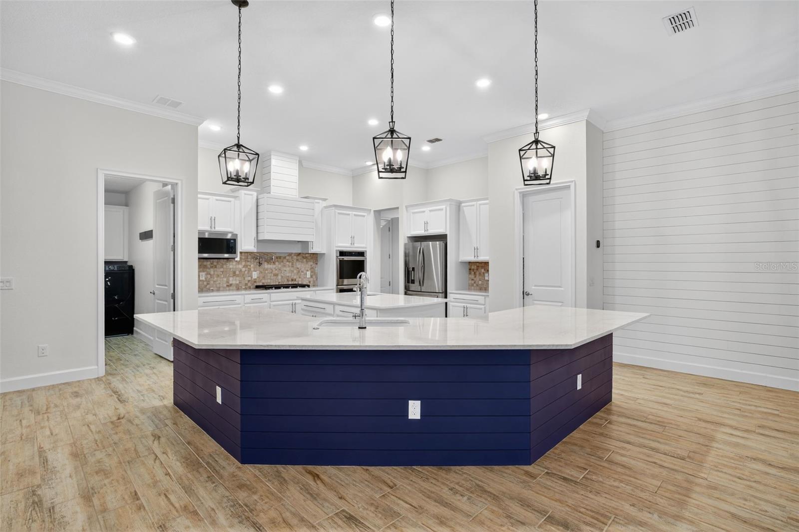 Image 22 of 62 For 830 Manns Harbor Drive