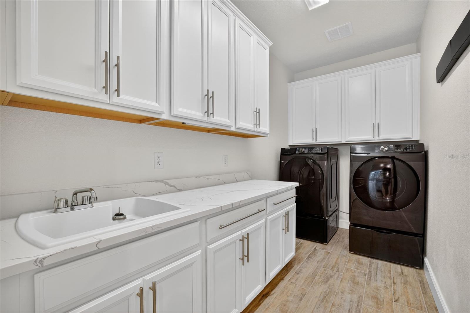 Image 24 of 62 For 830 Manns Harbor Drive