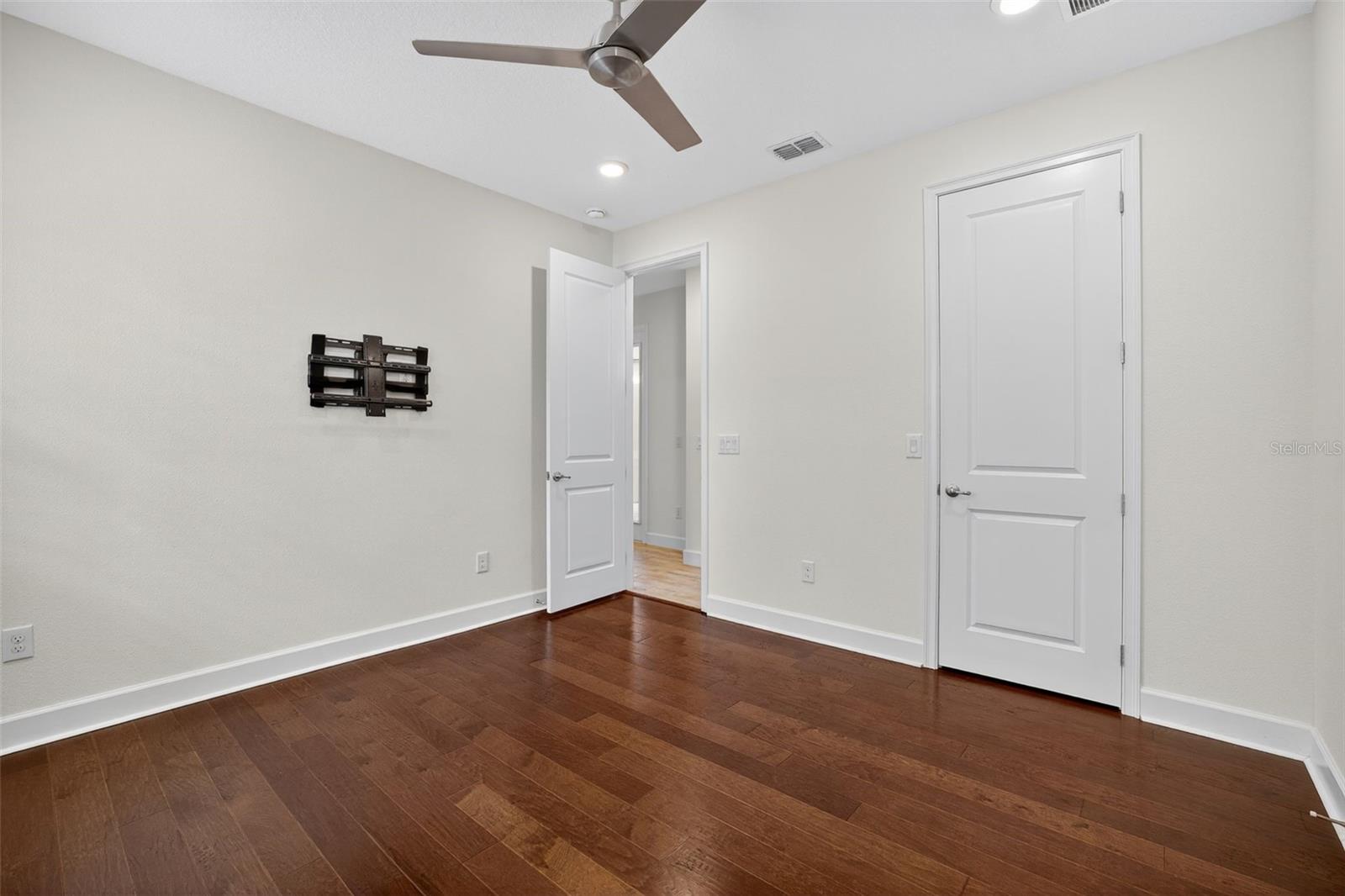 Image 32 of 62 For 830 Manns Harbor Drive