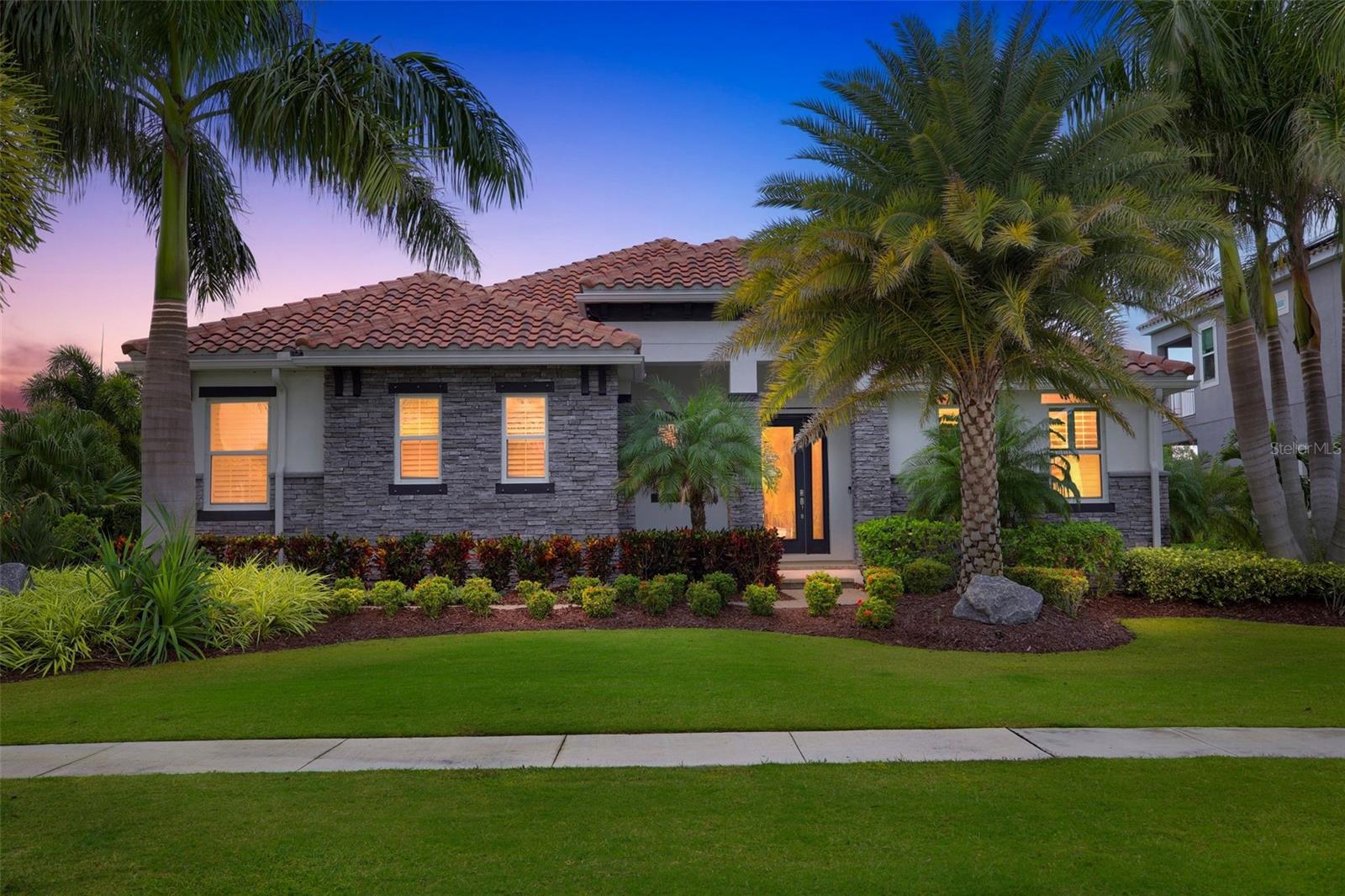 Image 4 of 62 For 830 Manns Harbor Drive