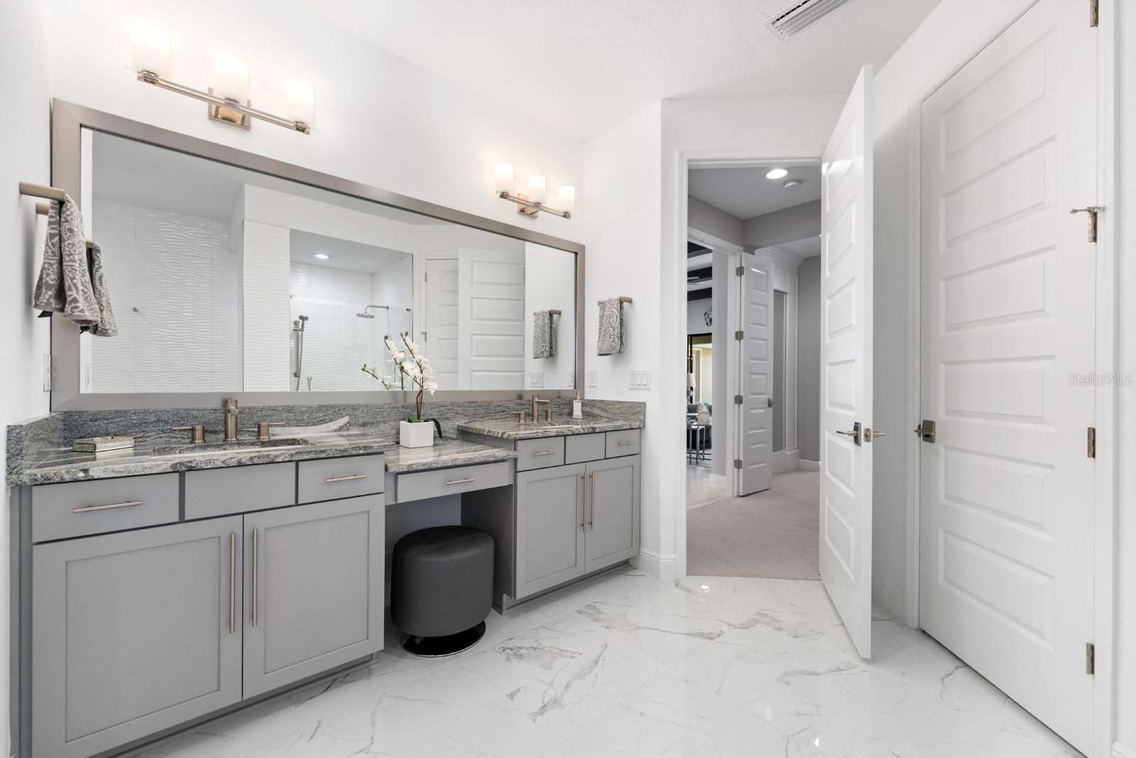 Listing photo id 14 for 21642 Emory Oak Place