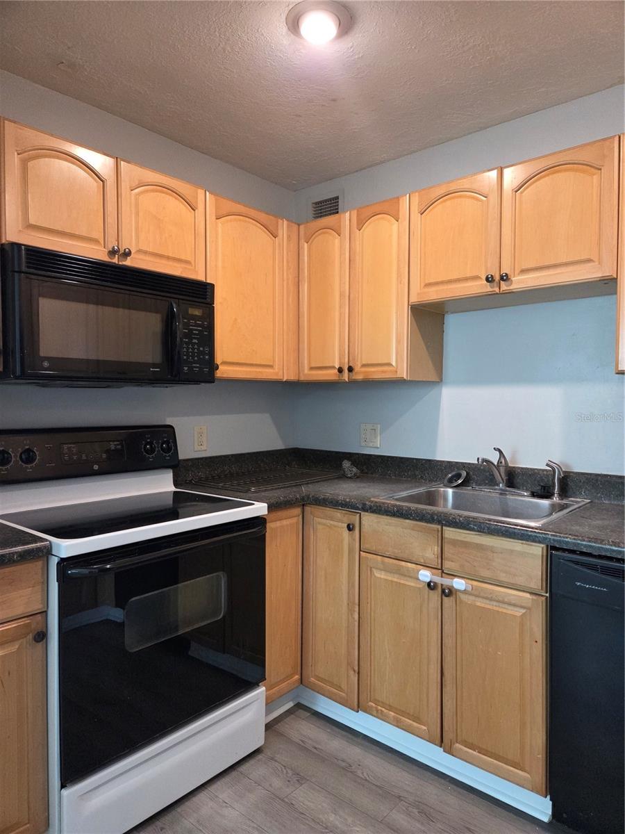 Listing photo id 6 for 13690 Orange Sunset Drive 102