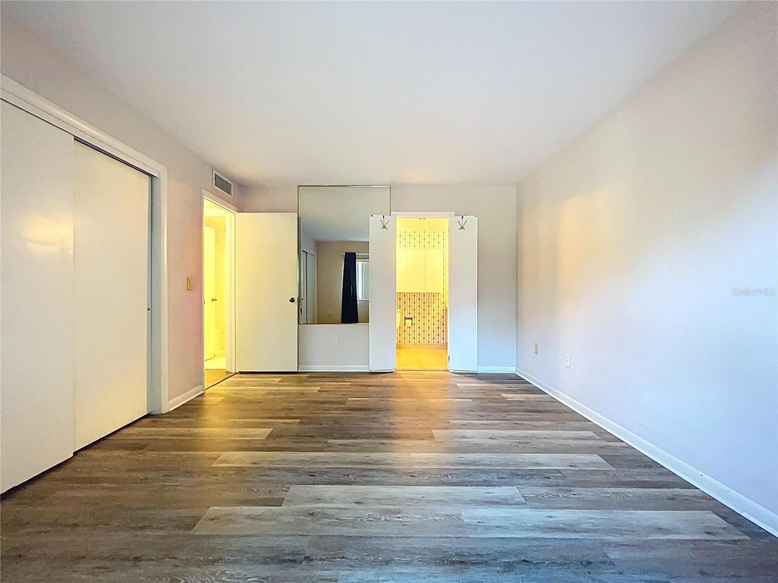 Image 23 of 60 For 4138 Pinelake Lane 101