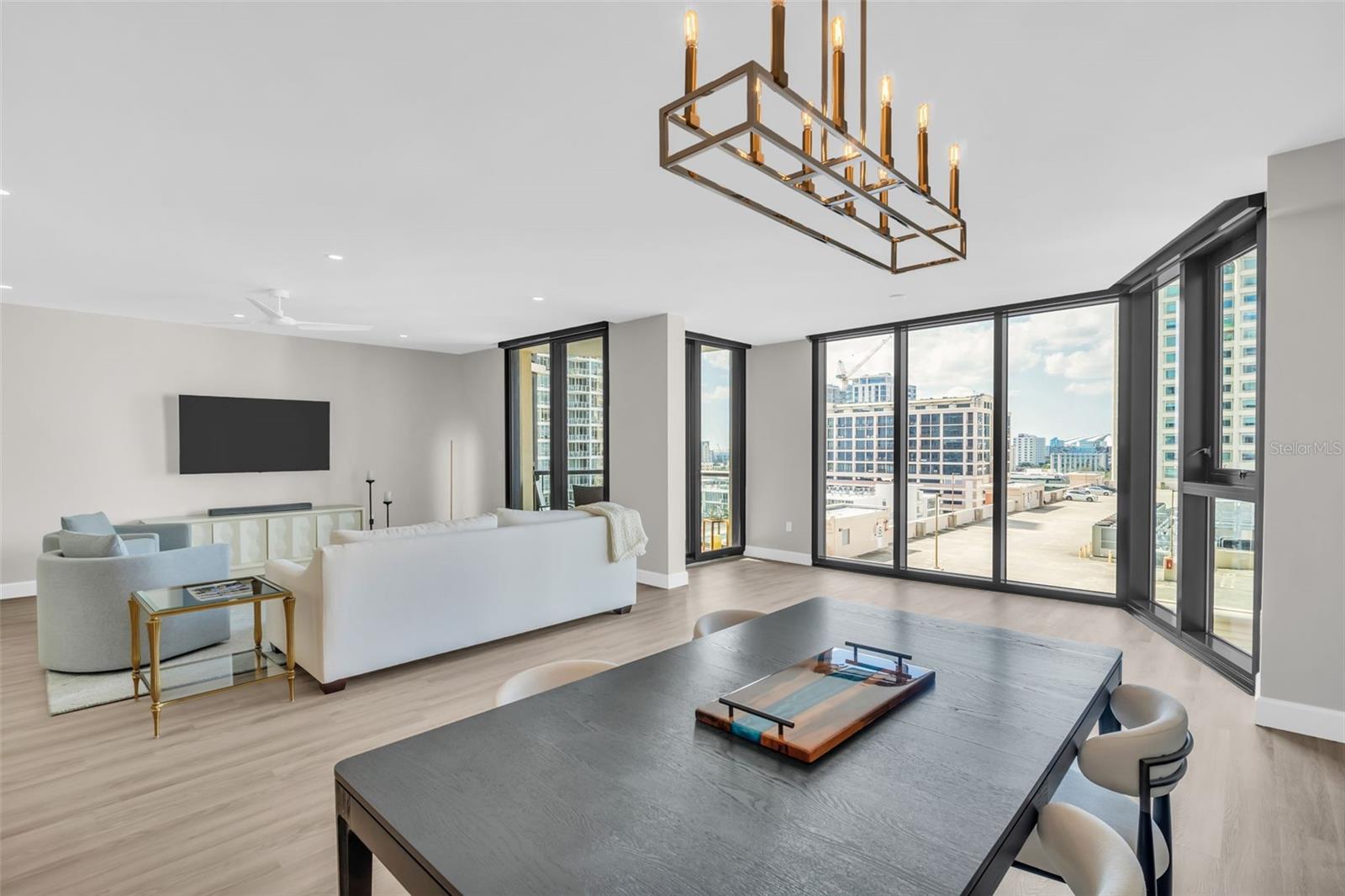 Image 11 of 69 For 1 Beach Drive Se 1210