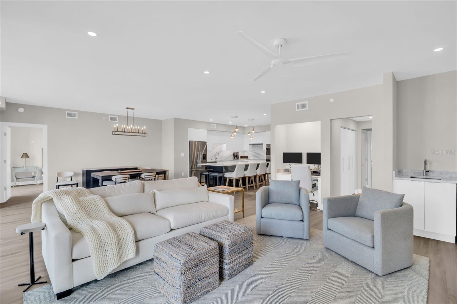 Image 14 of 69 For 1 Beach Drive Se 1210