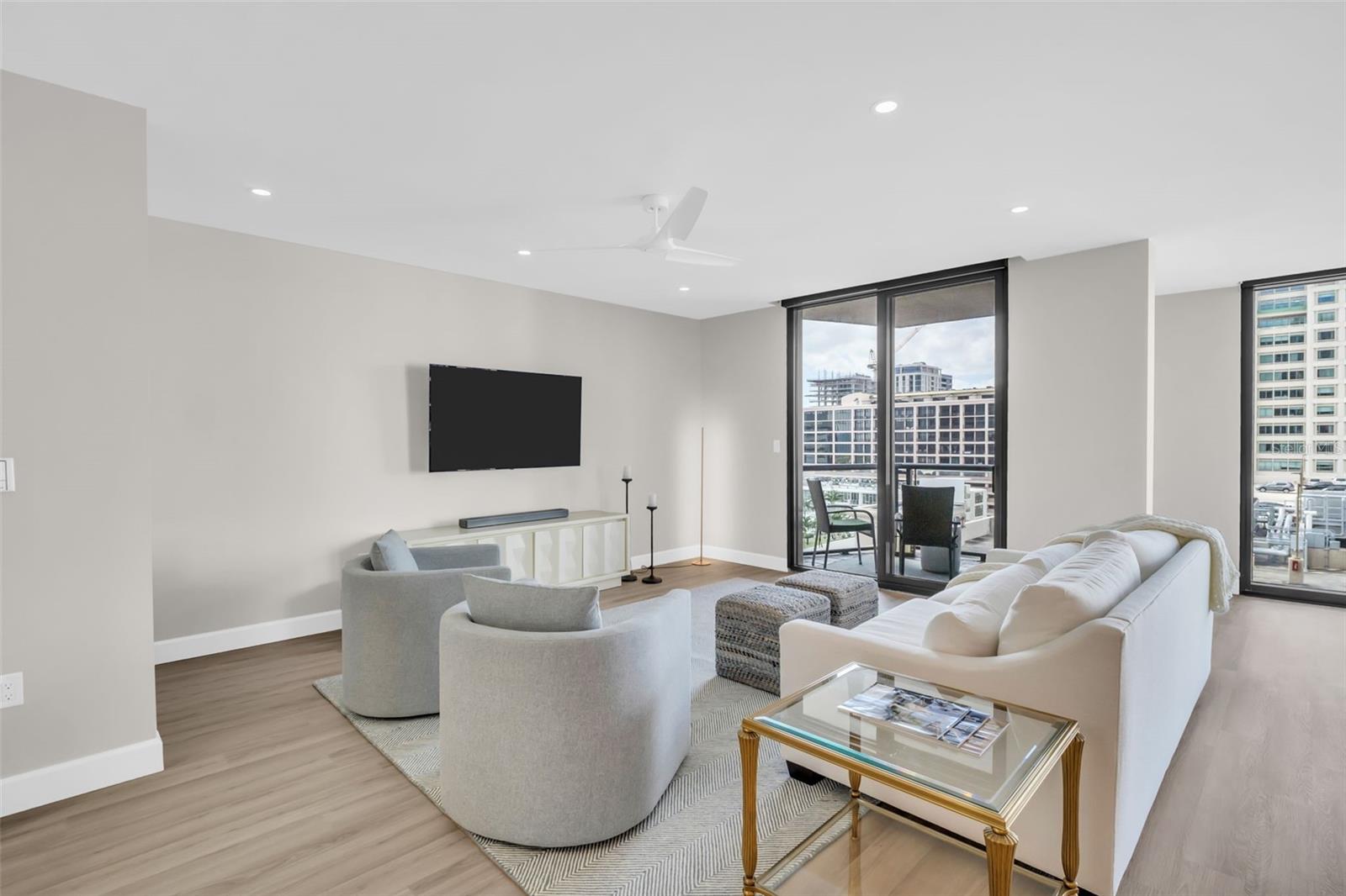 Image 15 of 69 For 1 Beach Drive Se 1210