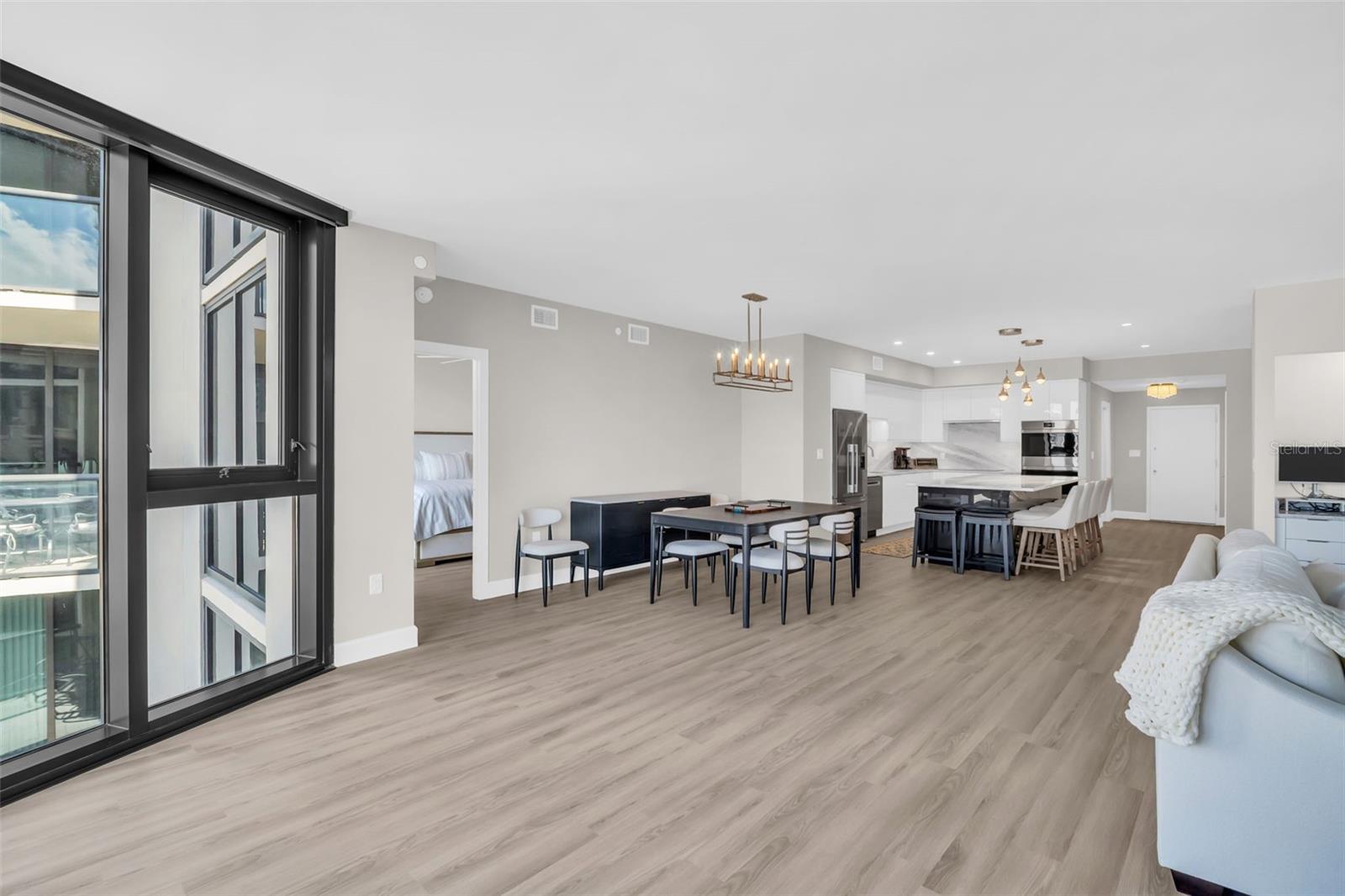 Image 16 of 69 For 1 Beach Drive Se 1210